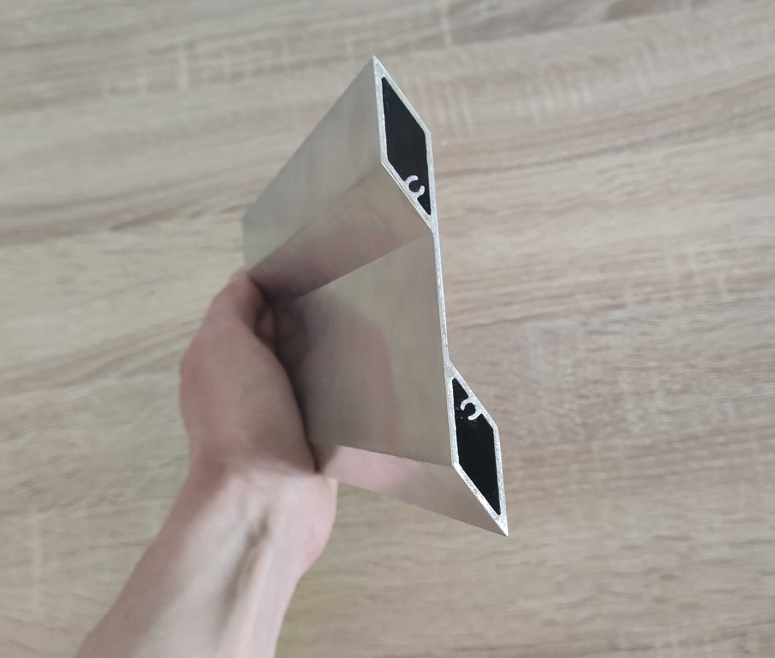 Lame en aluminium en forme de persienne