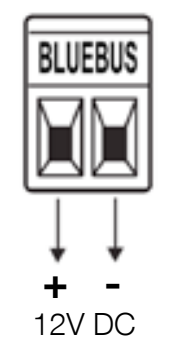 RUA6 – mode 2 uniquement : AUX 12 V DC, borne gauche plus et borne droite moins