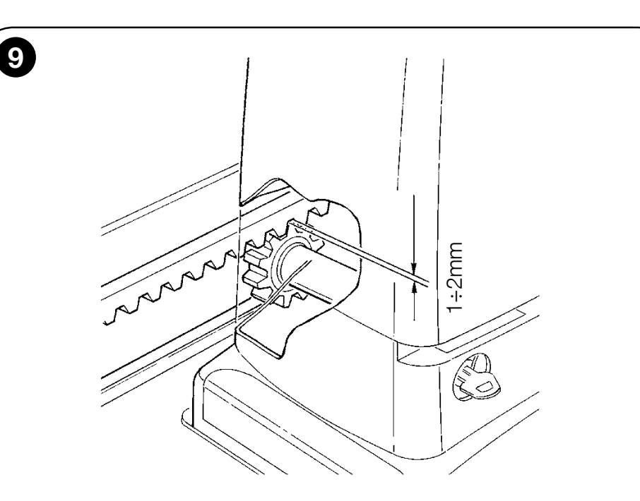 Jeu de 1–2 mm entre la crémaillère et le pignon
