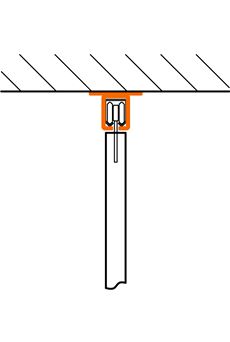 Fixation par le haut du profilé en C du portail suspendu au plafond ou à une poutre Fixation par le haut du profilé en C du portail suspendu au plafond ou à une poutre