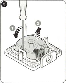 2. Trek de elektronica eruit volgens de pijlen op de afbeelding 2. Trek de elektronica eruit volgens de pijlen op de afbeelding
