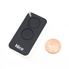 La NICE Era Inti INTI2 est la plus petite télécommande de NICE La NICE Era Inti INTI2 est la plus petite télécommande de NICE
