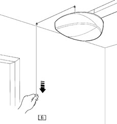 10. Si nécessaire, déplacez le câble de déverrouillage du moteur vers un endroit approprié dans le garage. Vous pouvez par exemple utiliser des vis à œillet.