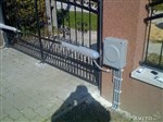 Exemple de montage de l’automatisme NICE Wingo Exemple de montage de l’automatisme NICE Wingo