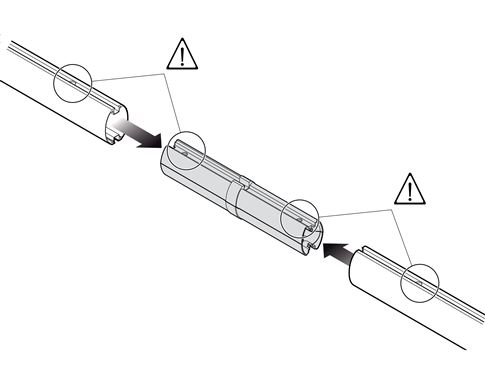 1. Insérez le raccord XBA9 dans les deux lisses en alignant les trous des lisses avec ceux du raccord :