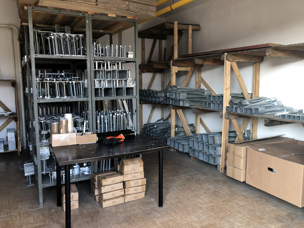 Connecteurs de charpente – pieds d’ancrage et matériel de fixation Connecteurs de charpente – pieds d’ancrage et matériel de fixation